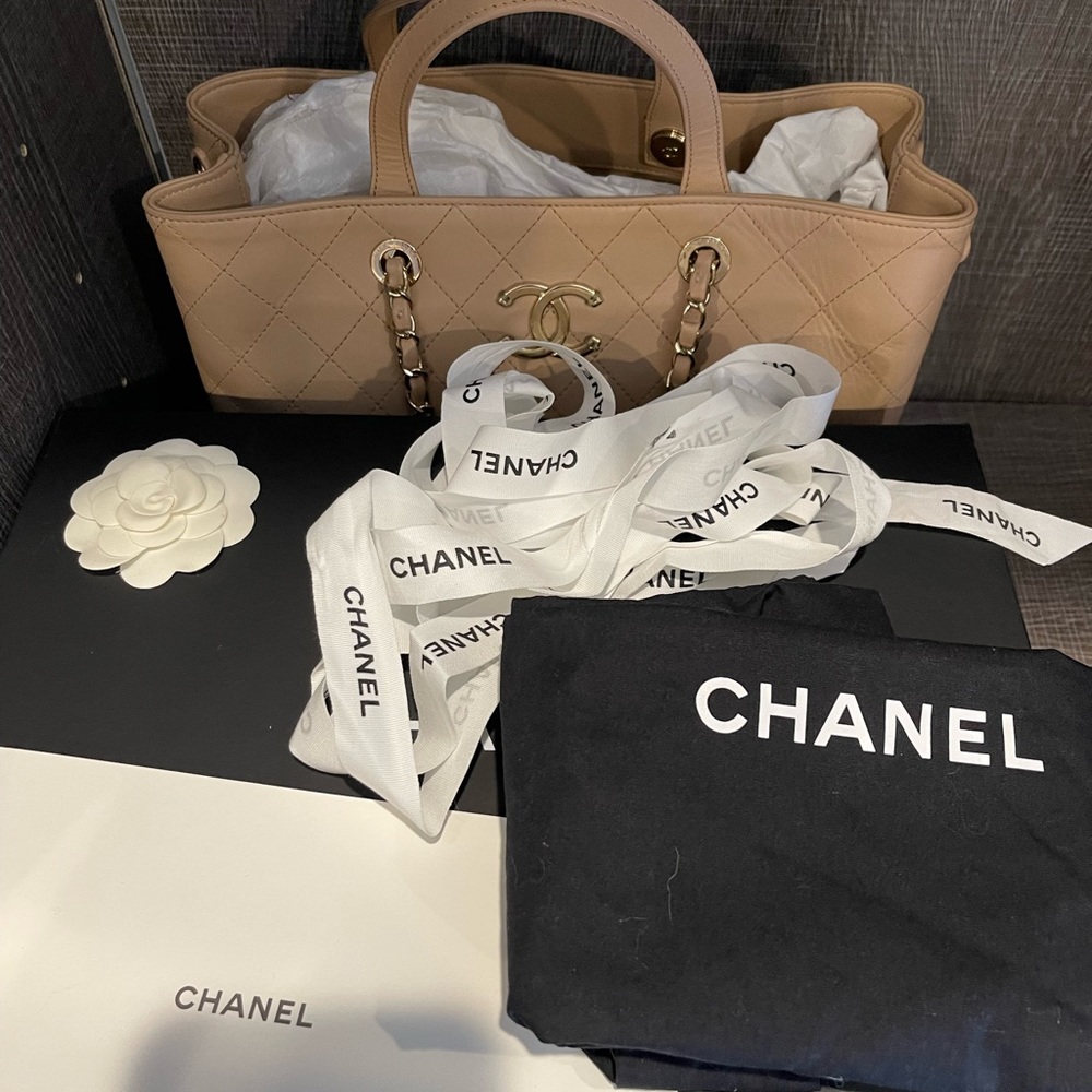 SOLD Chanel! LIKE NEW Small Shopping tote 20P beige - Picture 10 of 10